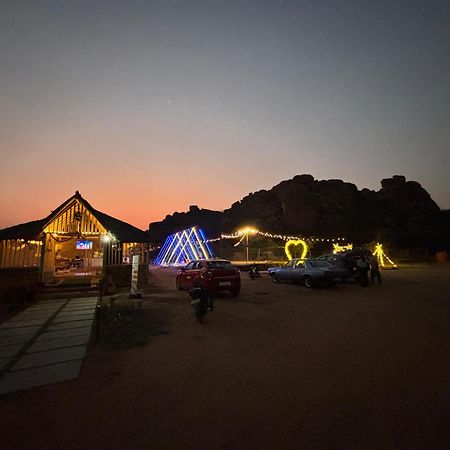 Murali Guesthouse Hampi Bagian luar foto