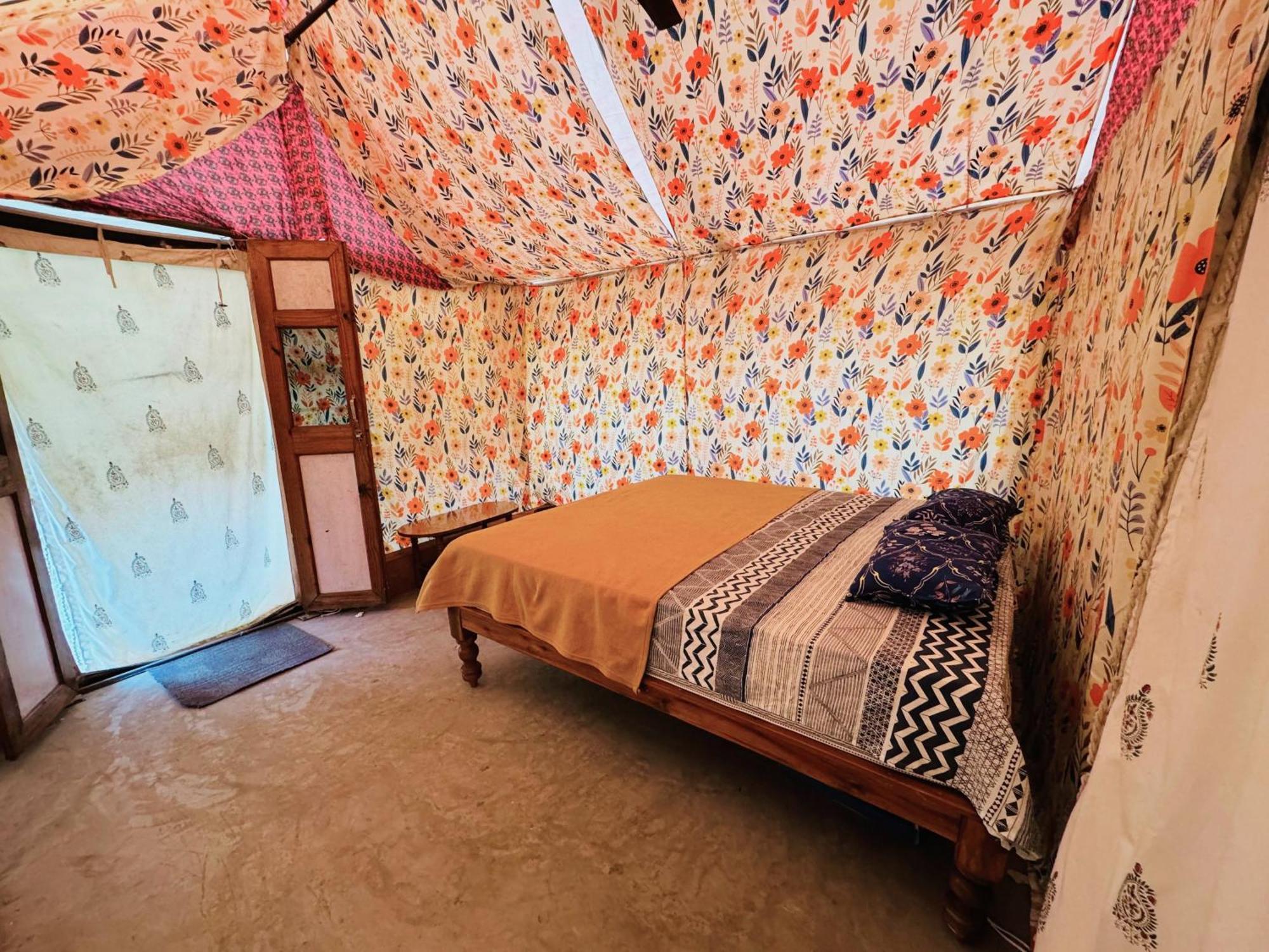 Murali Guesthouse Hampi Bagian luar foto