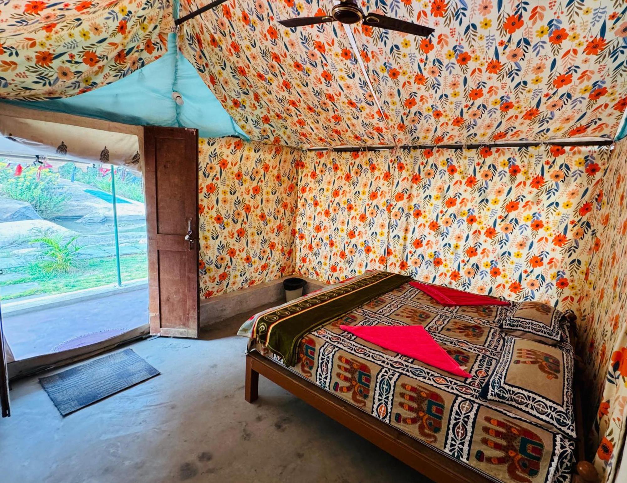Murali Guesthouse Hampi Bagian luar foto
