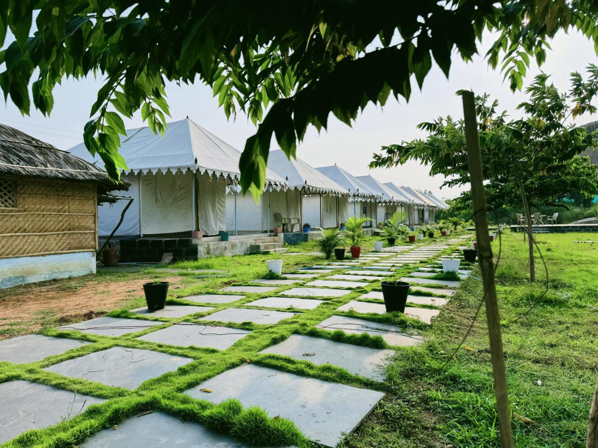 Murali Guesthouse Hampi Bagian luar foto