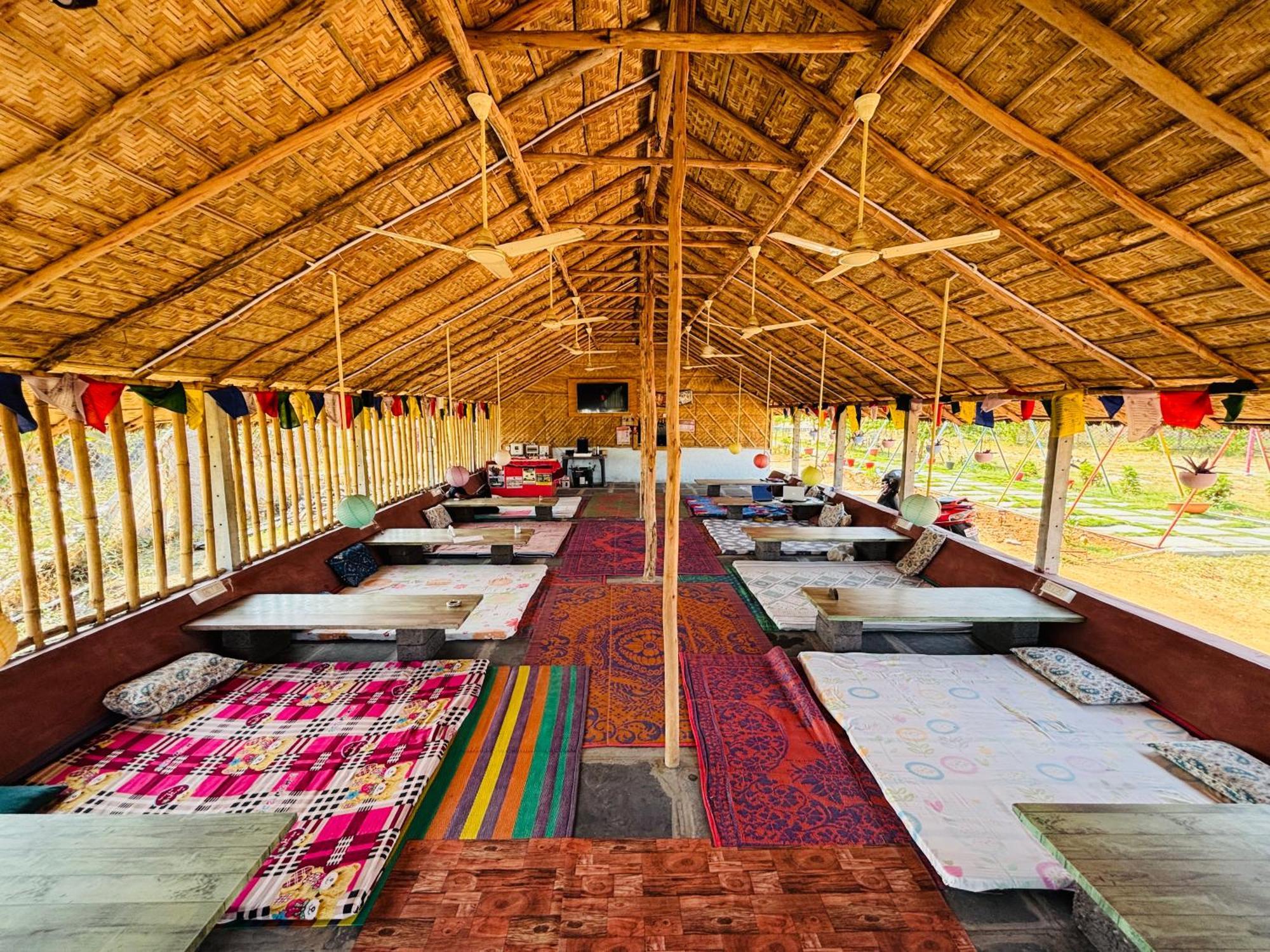 Murali Guesthouse Hampi Bagian luar foto